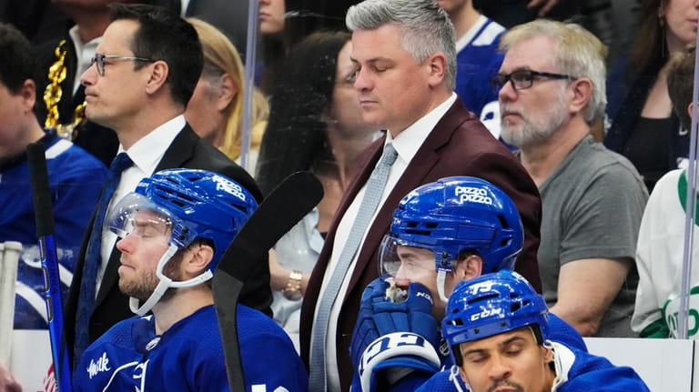 Toronto Maple Leafs head coach Sheldon Keefe, top front right,...