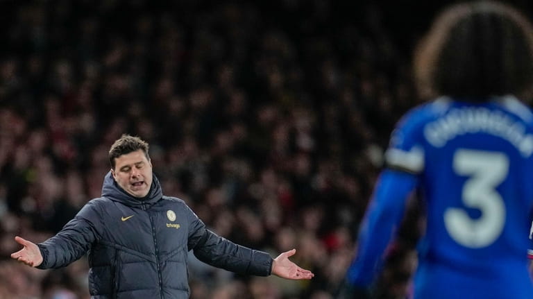 Chelsea's head coach Mauricio Pochettino, left, reacts during the English...