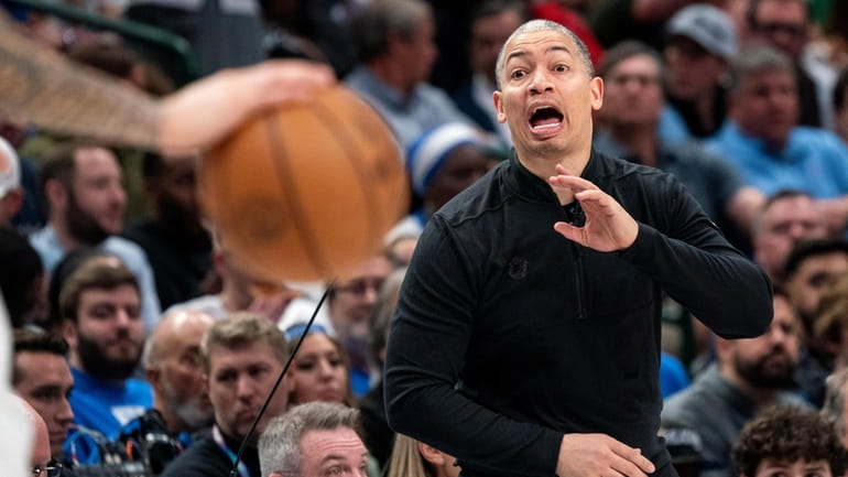 Los Angeles Clippers head coach Tyronn Lue shouts to his...