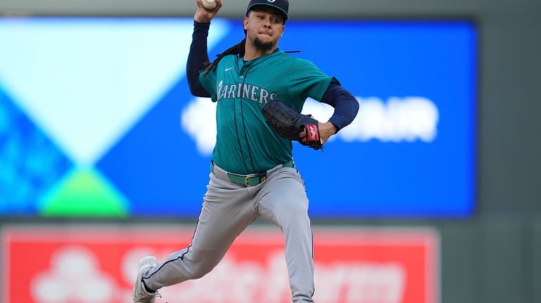 Seattle Mariners starting pitcher Luis Castillo delivers during the second...