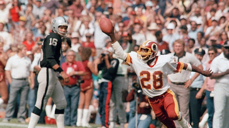 Washington Redskins Darrell Green (28) is shown in action during...
