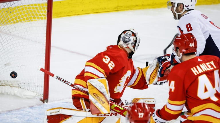 Washington Capitals forward Alex Ovechkin (8) scores against Calgary Flames...