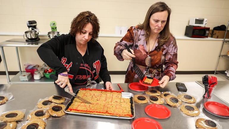 Teaching Assistants Nicole Gruter, left, and Nicole Dougherty, right, from...