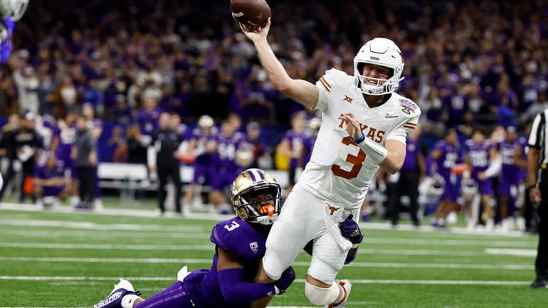 Texas quarterback Quinn Ewers (3) is tackled by Washington safety...
