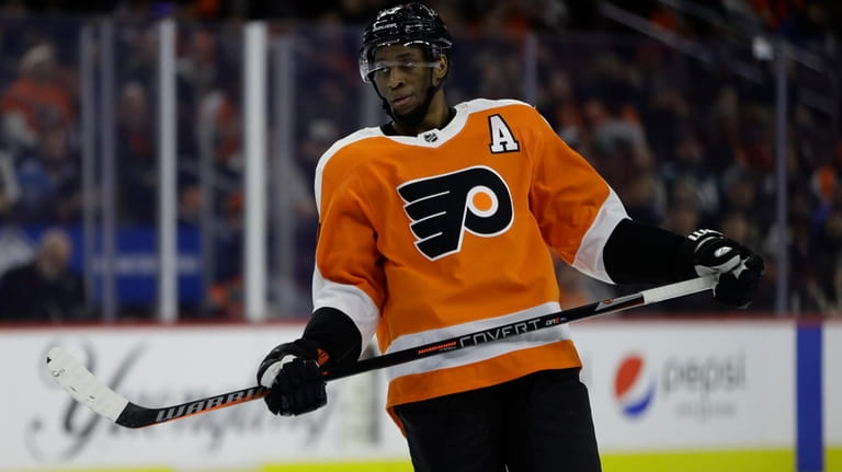 Philadelphia Flyers' Wayne Simmonds plays during an NHL hockey game...