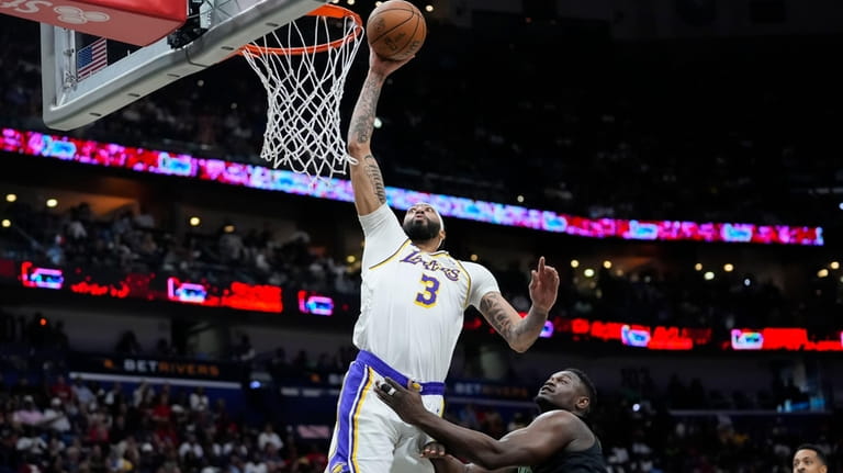 Los Angeles Lakers forward Anthony Davis (3) goes to the...