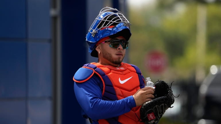 Mets catcher Francisco Alvarez prepares to catch a bullpen session...