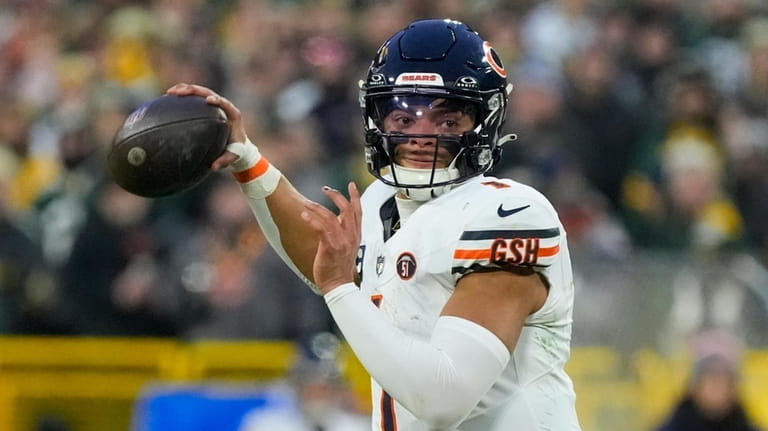 Chicago Bears' Justin Fields throws during the first half of...