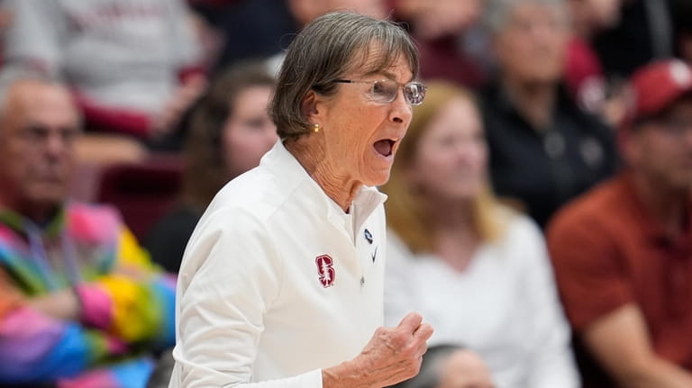 Stanford coach Tara VanDerveer reacts during the first half of...