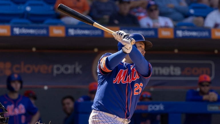 The Mets' Jiman Choi homers during a spring training game...