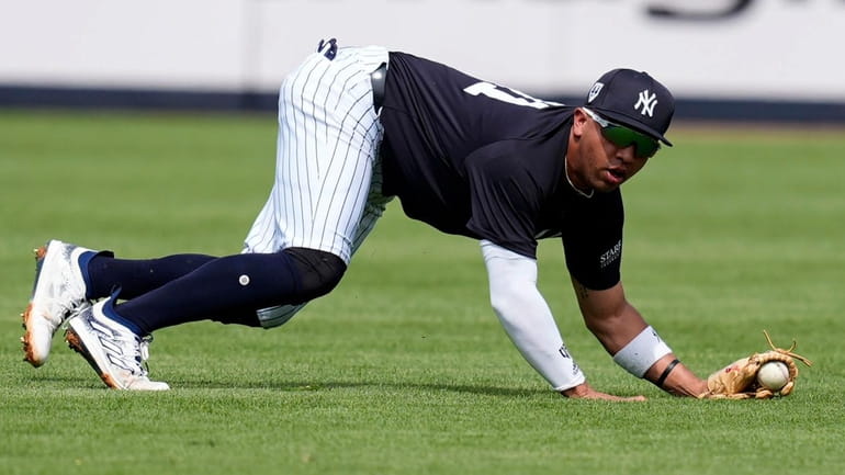 Yankees shortstop Oswald Peraza fields a hit by the Rays' Raimel Tapia...