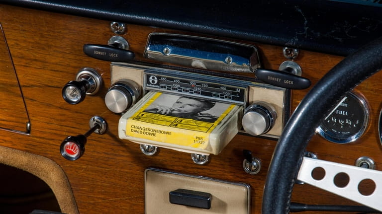 HJBXJF Eight track player with David Bowie 'Changes' cartridge in...