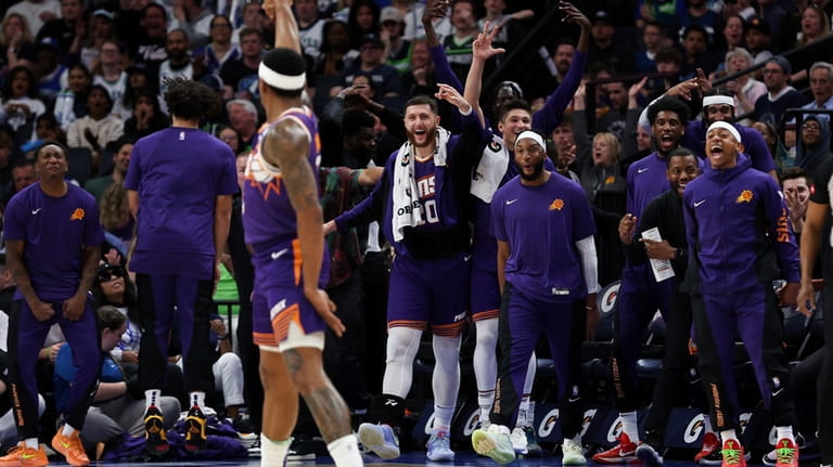 The Phoenix Suns bench celebrates guard Bradley Beal's 3-point basket...