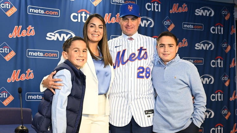 Mets manager Carlos Mendoza, his wife Francis, and their two...