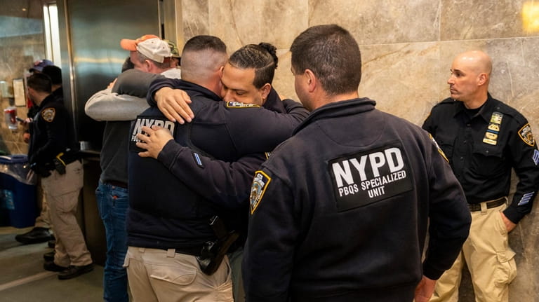 Police pack the courthouse in support of slain NYPD Det....