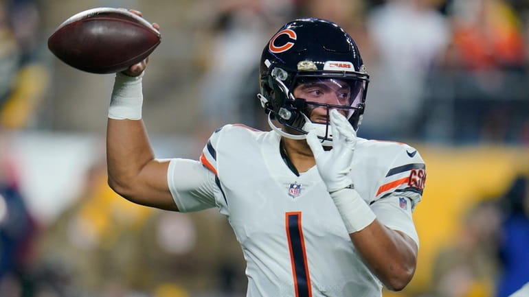 Chicago Bears quarterback Justin Fields passes against the Pittsburgh Steelers...