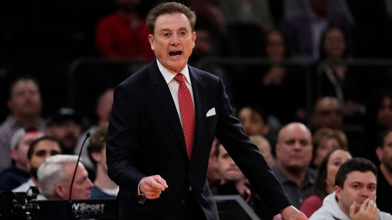 St. John's head coach Rick Pitino reacts during the first...