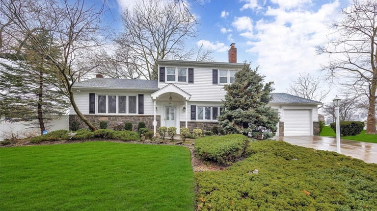 This $949,000 Old Bethpage home sits on a 0.37-acre property.