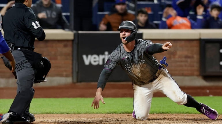 Pete Alonso #20 of the Mets is called out at...