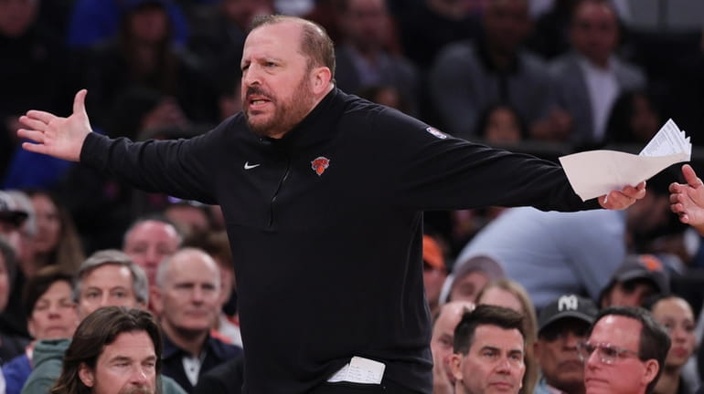 Knicks head coach Tom Thibodeau reacts in the first quarter...
