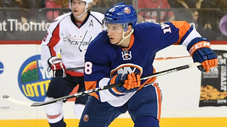 New York Islanders right wing Ryan Strome skates against the...