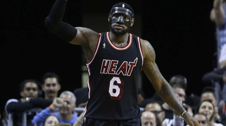 LeBron James dazzles with 31 points in black mask Newsday