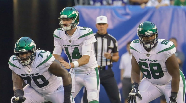 Jets quarterback Sam Darnold #14 calls the signals while offensive...
