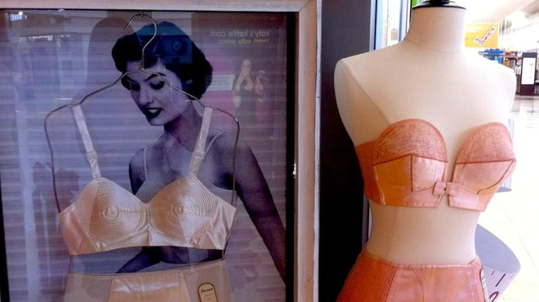 Triumph lingerie, shapewear opens first U.S. store at Walt Whitman Shops,  Roosevelt Field to follow - Newsday