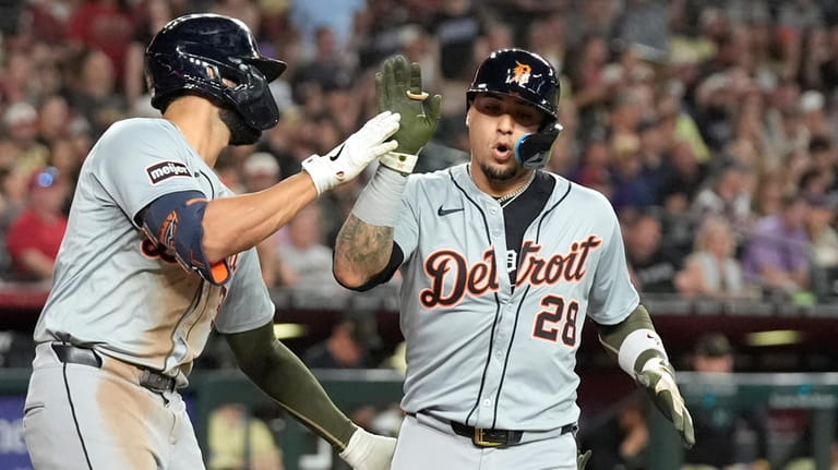 Detroit Tigers' Javier Báez (28) is congratulated by Riley Greene...