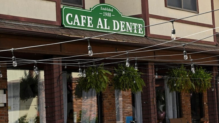Exterior of former restaurant Cafe el Dente in Oyster Bay