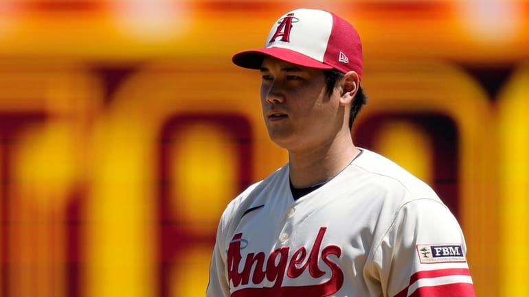 Shohei Ohtani: Should Los Angeles Angels keep him or trade him?