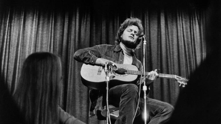 Folk singer Harry Chapin performs at Northport High School. (April...