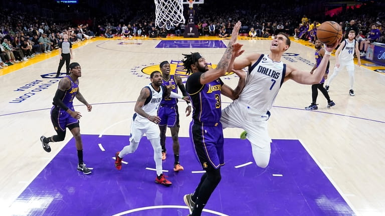 NBA: Mavericks beat Lakers on Maxi Kleber's 3-pointer