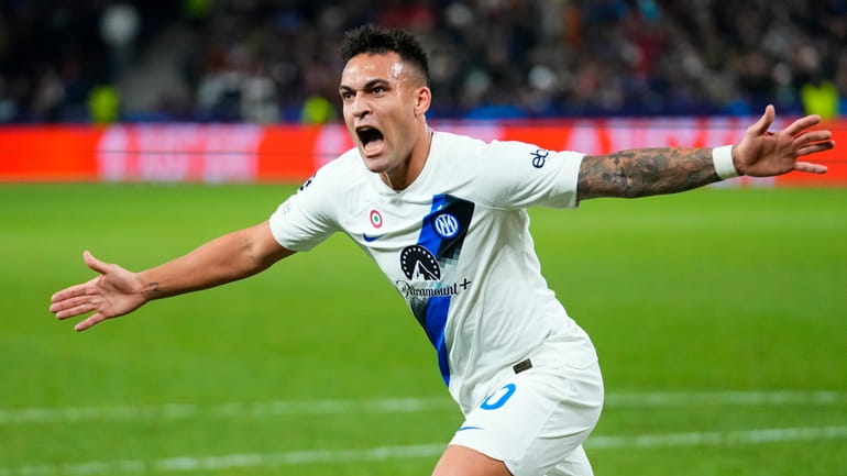 Lautaro Martínez scores and reaches 20 Serie A goals for Inter