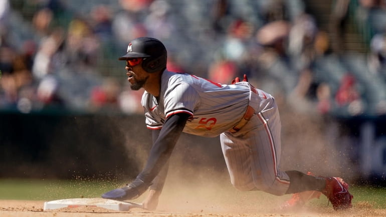 Minnesota Twins' Byron Buxton steals second base during the eighth...