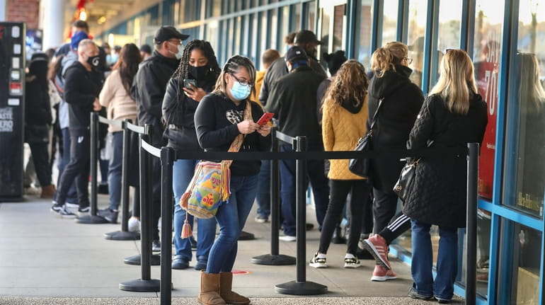 Pandemic thins Black Friday crowds on Long Island - Newsday