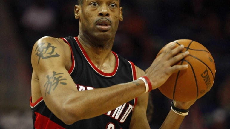 Portland Trail Blazers forward Marcus Camby looks to pass the...