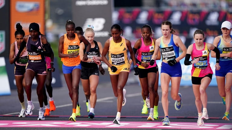 Runners including Joyce Chepkirui, Brigid Kosgei, Becky Briggs, Tigst Assefa...