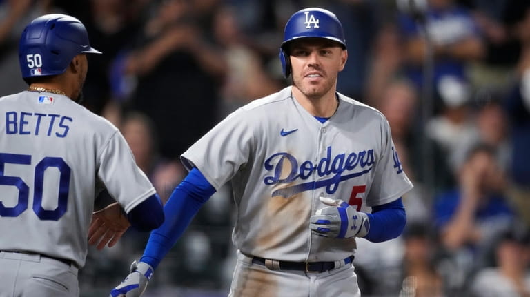 Dodgers get great update on Max Muncy's elbow amid Freddie Freeman rumors
