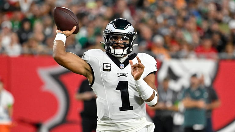 Eagles' Jalen Hurts connects with A.J. Brown on three first-half