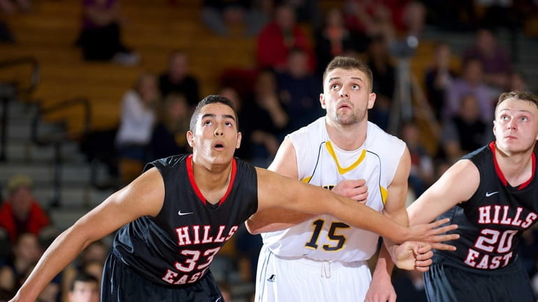 Mike Simon Scores All 19 Points In Second Half In Half Hollow Hills East Win Newsday 