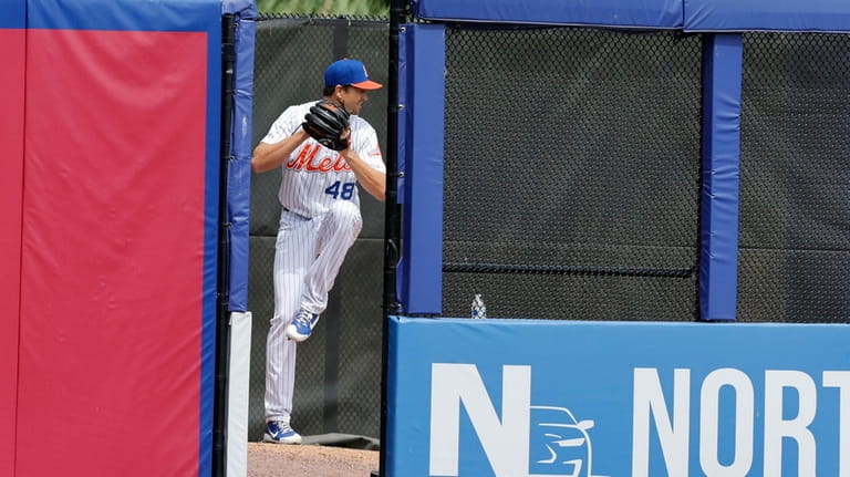 Former New York Mets pitcher Jacob deGrom warms up for...