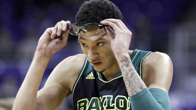 Baylor center Isaiah Austin (21) adjusts his glasses during the...