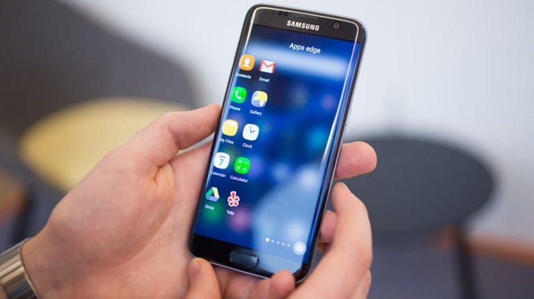 CNET has picked Samsung Galaxy S7 Edge as one of...