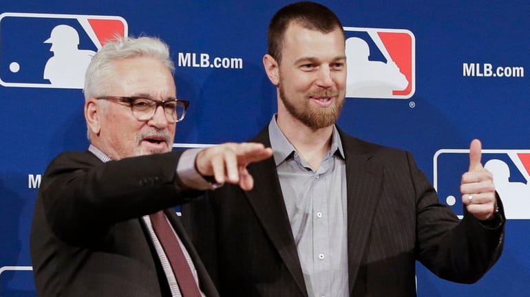 Chicago Cubs manager Joe Maddon, left, joins switch-hitting free agent...