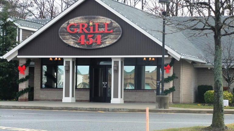 Grill 454, Commack