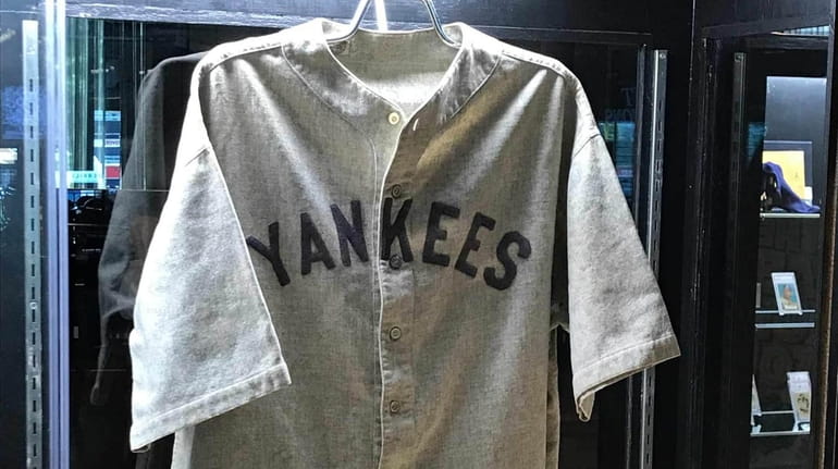 Babe Ruth game-worn 1920s Yankees jersey could set new auction record -  Newsday