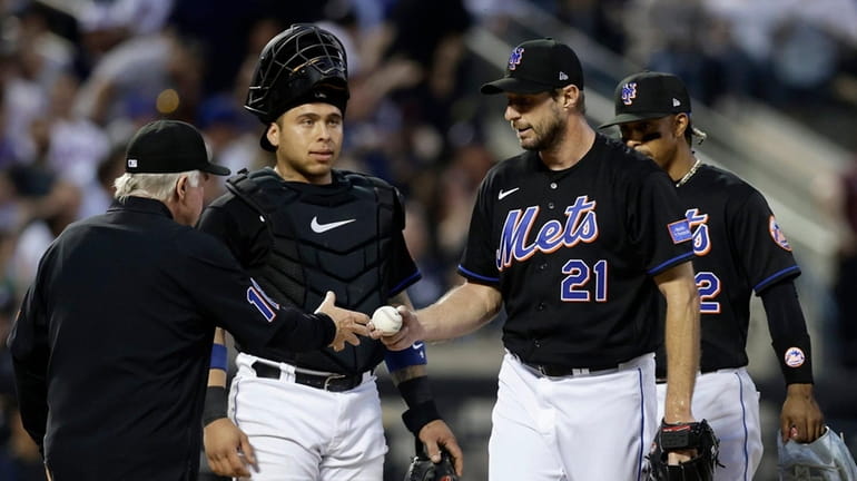 Wheels fall off Subway Series opener for Mets - Newsday