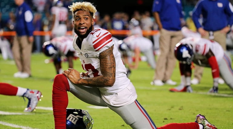 Odell Beckham Jr. of the New York Giants warms up...