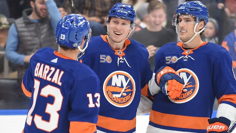 Panthers score four goals in first period of rout over Islanders